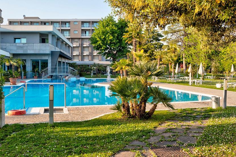 Hotel Harrys' Garden Abano Terme Esterno foto