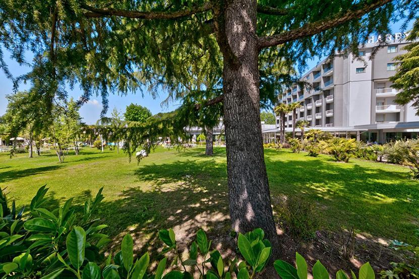 Hotel Harrys' Garden Abano Terme Esterno foto