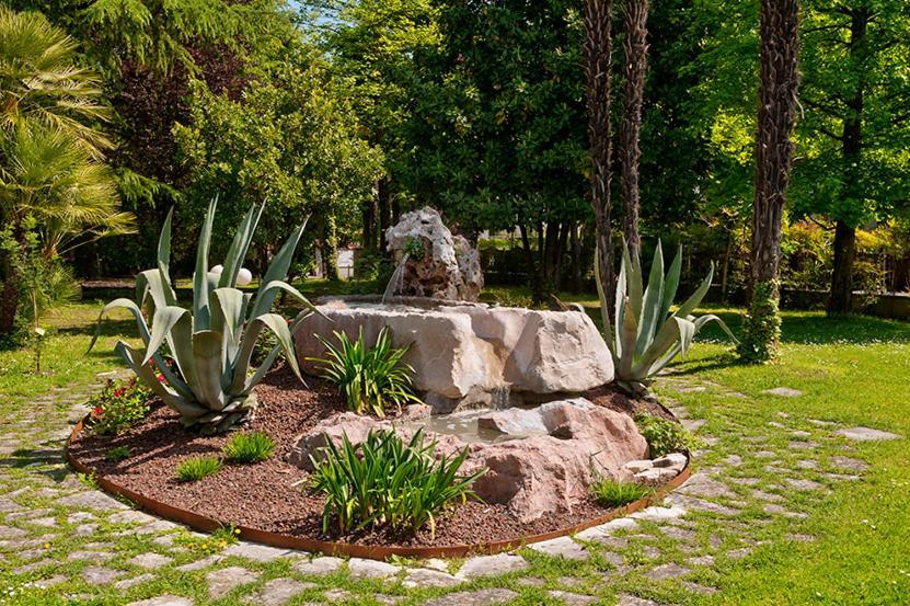 Hotel Harrys' Garden Abano Terme Esterno foto